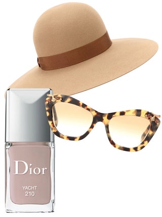 Лак Dior оттенок Yacht шляпа Lanvin очки Miu Miu. Вчера сегодня завтра с Софи Лорен оживает благодаря французским...