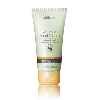 Oriflame ProYouth Hand Cream 219 руб. Коктейль из пчелиного воска и питательного масла миндаля выравнивает тон и...