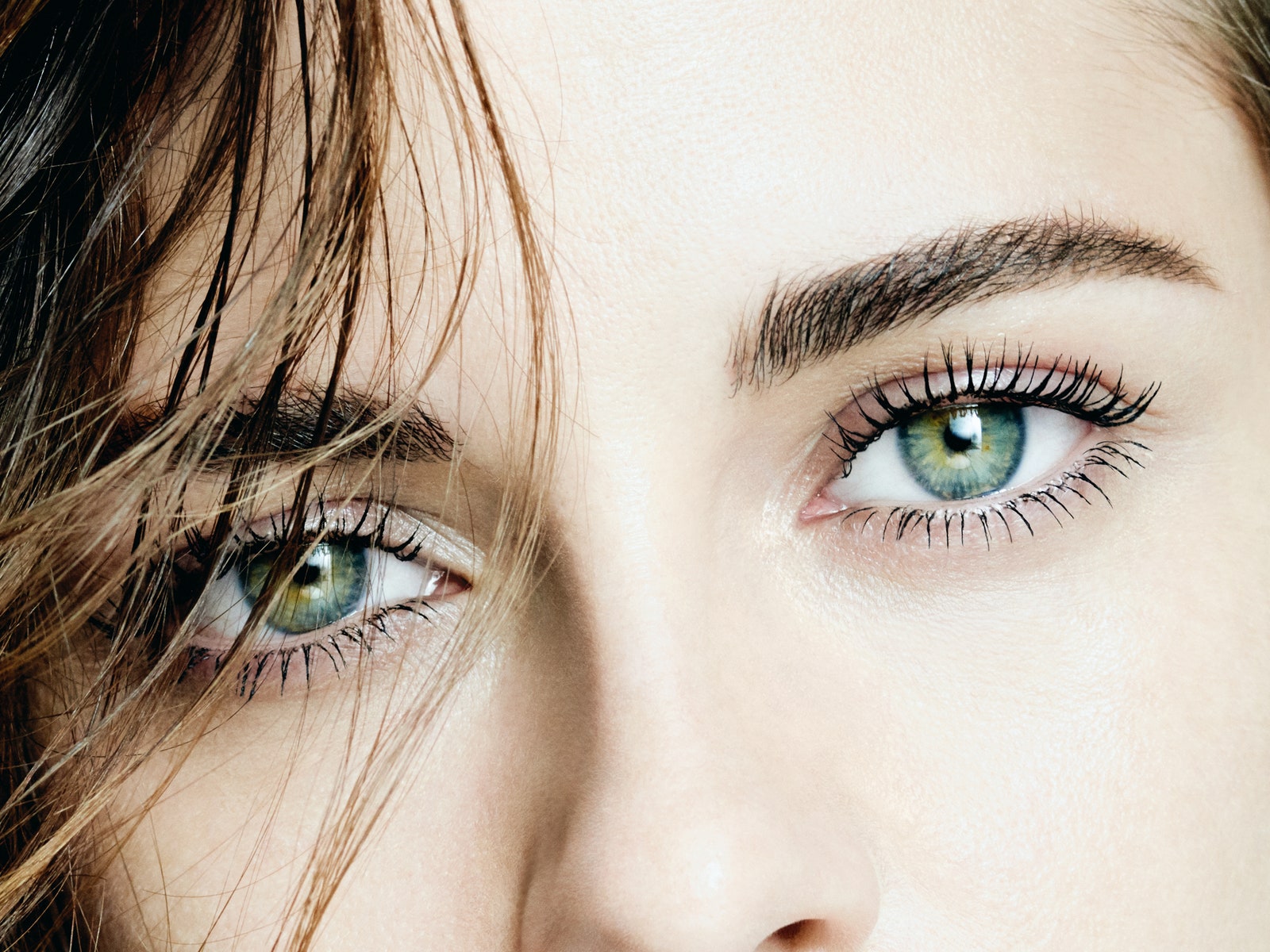 Глаза в глаза: новая коллекция макияжа Eyes Collection от Chanel