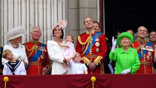 Герцогиня Камилла принц Чарльз герцогиня Кэтрин принцесса Шарлотта принцы Уильям и Джордж королева Елизавета II и принц...