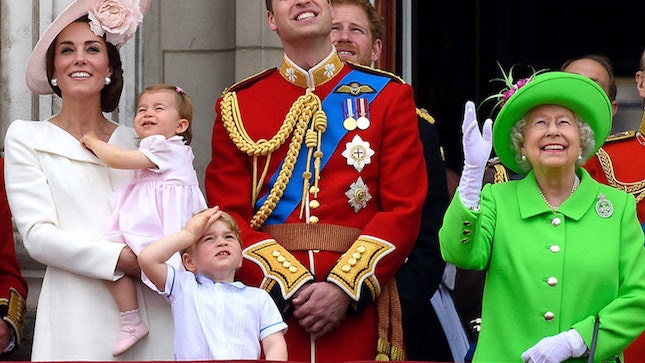 Кейт Миддлтон и принц Уильям с детьми на праздновании юбилея королевы Елизаветы II