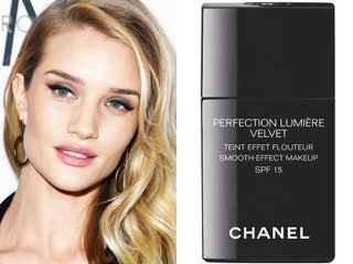 Роузи ХантингтонУайтли — Chanel тональная основа Perfection Lumière Velvet.
