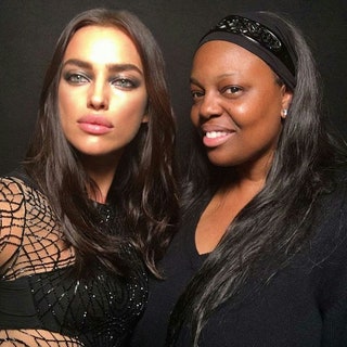 patmcgrathreal. Пэт МакГрат в представлении не нуждается. Гуру макияжа работает над образами Ирины Шейк Эмили...