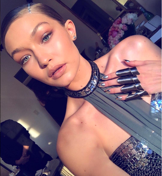 patrickta. К Патрику Та в кресло садятся все модели Victoria's Secret. Макияж Джиджи Хадид на MET Gala и Кендалл Дженнер...