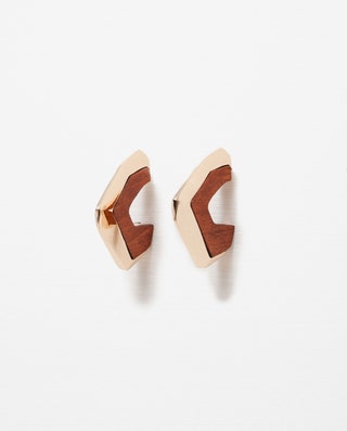 Zara серьги из дерева треугольные.