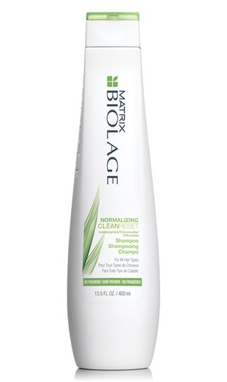 Шампунь Normalizing Clean Reset от Matrix Biolage 640 руб. Он густой и прозрачный как лимонное желе постоявшее пару...