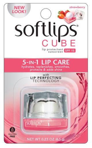 Softlips cube бальзам для губ со вкусом клубники. Чтобы губы не сохли обязательно нужен бальзам. Этим  очень удобно...
