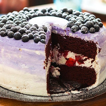 Рецепт торта «Красный бархат» с ягодами