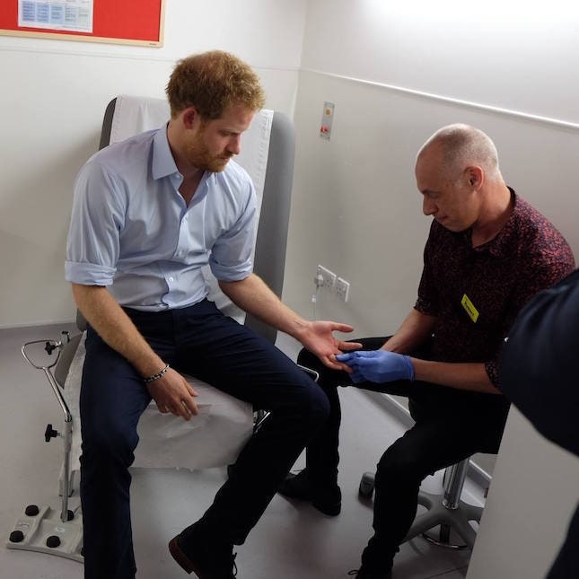 Принц Гарри сдал тест на ВИЧ в прямом эфире