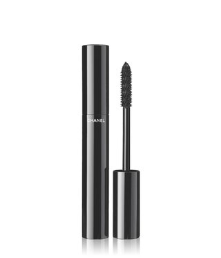 Выбор Анны Хилькевич Chanel тушь для ресниц Le Volume De Chanel Noir 10. Обладательницам длинных ресниц как у Ани нужна...