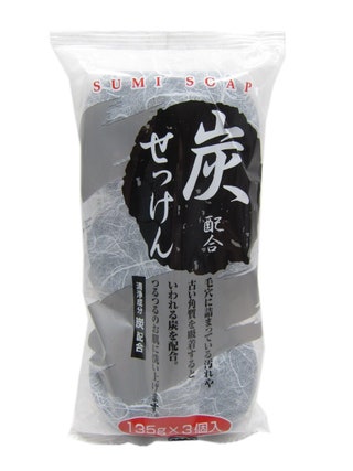 Sumi мыло Haigou Settuken Charcoal Bar Soap. Мыло с порошком из активированного угля мощно очищает поры от загрязнений и...