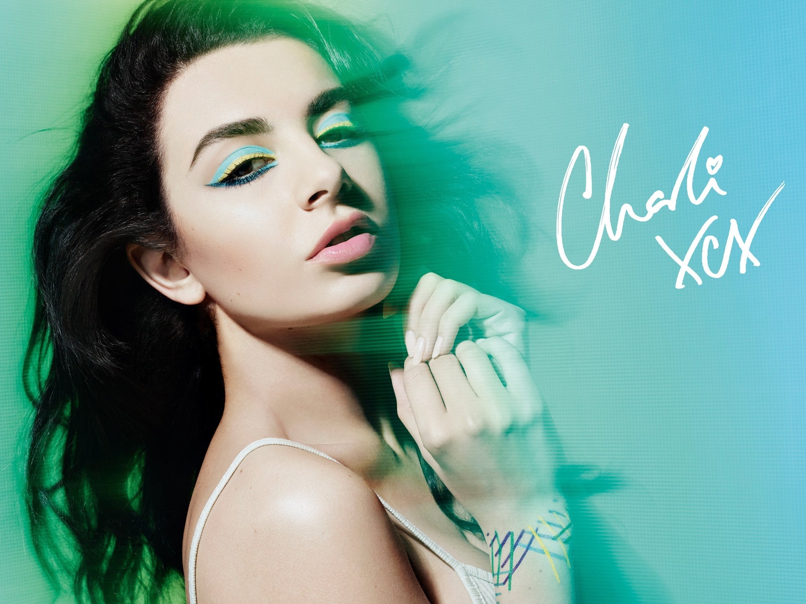 Новинка от Make Up For Ever: карандаши для глаз Aqua XL х Charli XCX