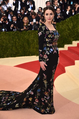 Би Шаффер в Alexander McQueen
