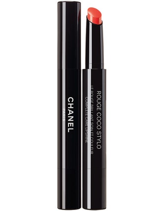 Chanel помадаблеск Rouge Coco Stylo.