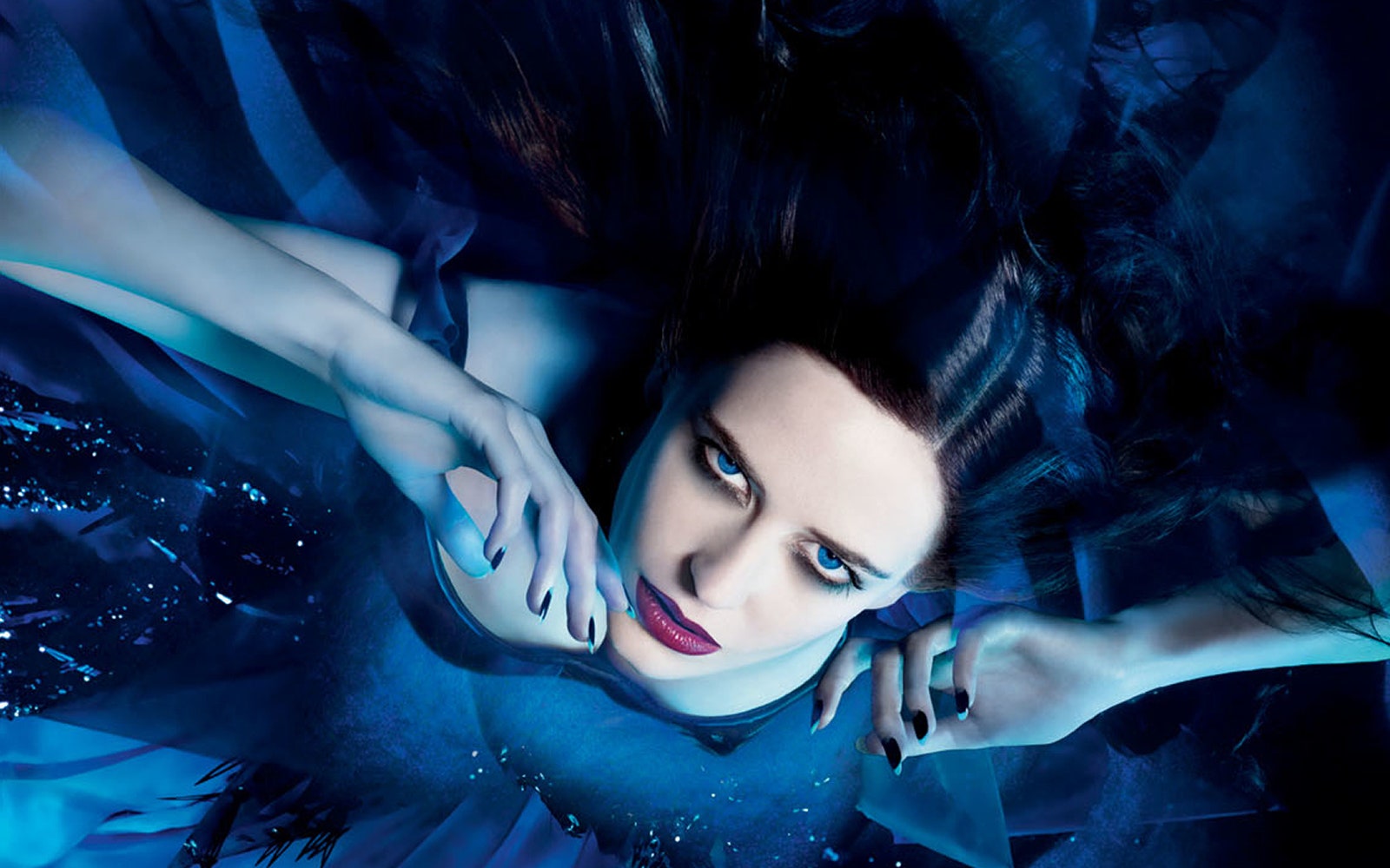Ева Грин в рекламе аромата Dior Midnight Poison.