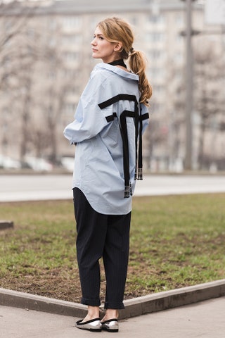 «Притворяюсь художницей с помощью затейливой рубашки oversize».