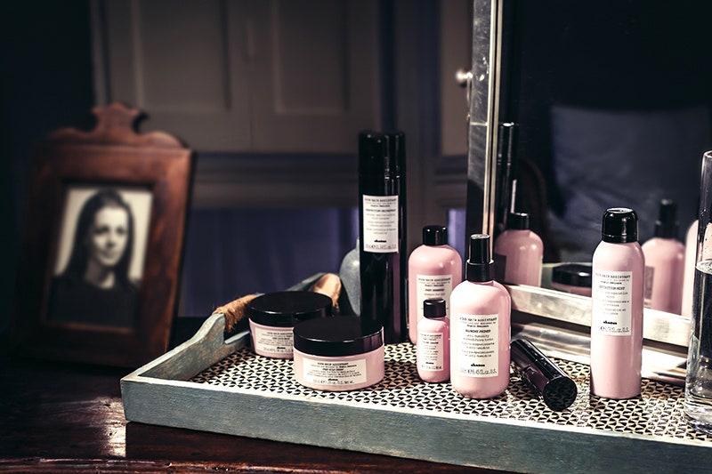 Новости мира моды за 27 мая выставка посвященная Захе Хадид очки Dior от Рианны и другое | Allure