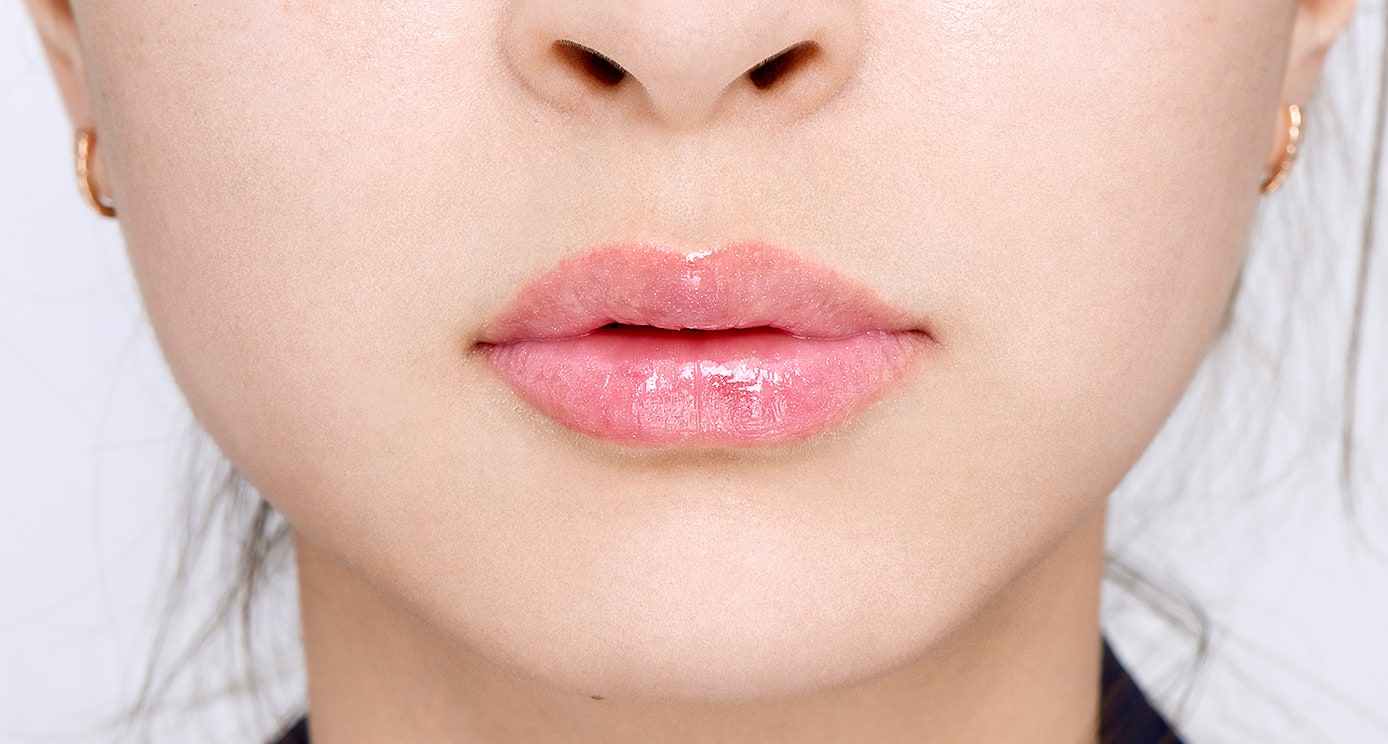 Dior блеск для губ Addict UltraGloss в оттенке 004 Tiara 1950 руб.Бриллиантовая россыпь на губах — эффект которого можно...