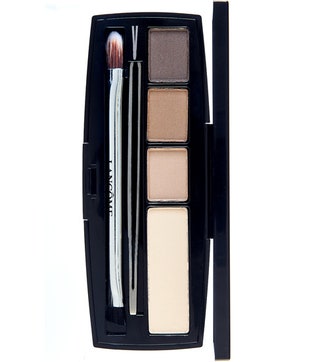 Lancôme набор для бровей 2550 руб. Мягкая кисточка 3 оттенка пудры и хайлайтер в одной палетке  легко добиться...