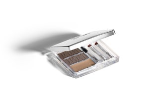 Dior AllinBrow 3D 2898 руб. Помимо двух оттенков пудры в палетке есть фиксирующий воск. Придайте нужную форму ...