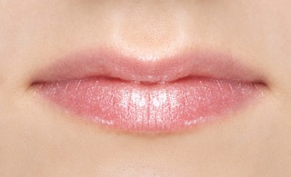 Yves Saint Laurent Rouge Pur Couture 12 2525 руб. Белая в стике  нежнорозовая на губах.