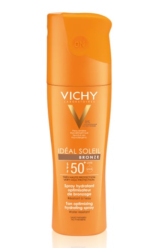Vichy увлажняющий спрей для тела Idal Soleil Bronze с SPF 50 1393 руб. Также есть с SPF 30 1297 руб.