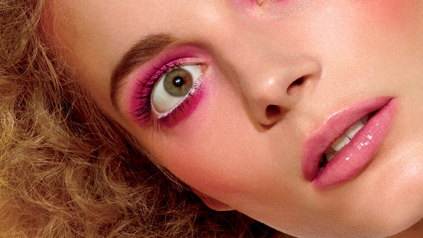 В розовом цвете новая коллекция макияжа Flamingo Park от M.A.C