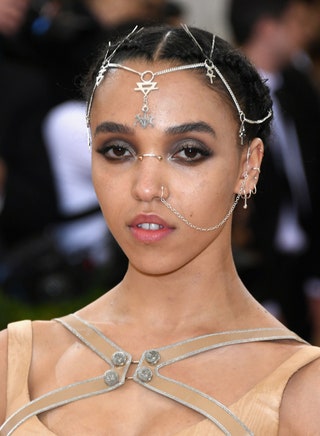 FKA Twigs в Atelier Versace