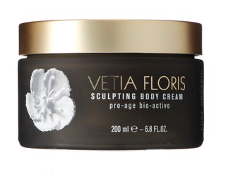 Vetia Floris Sculpting Body Cream 7980 руб. «Густой микс  из семи масел идеально пита ет кожу после тренировки...