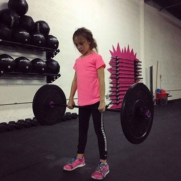«Я хочу стать примером для других детей»: 9-летняя Милла Биззотто прошла 24-часовой марафон с препятствиями