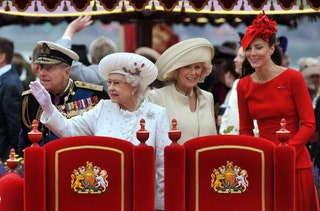 Королева Елизавета II герцогиня Камилла Кейт Миддлтон и принц Филип