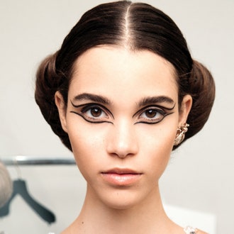 Как повторить бьюти-образ с показа Chanel Haute Couture Весна-Лето 2016