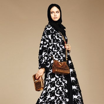 Курс на Восток: Dolce & Gabbana создали коллекцию хиджабов и абай