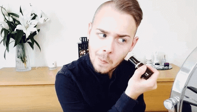 makeupisgenderless мужской макияж — новый бьютитренд