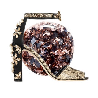 Dolce  Gabbana кожа питона атлас стразы 71 000 руб. лак для ногтей Two Wrongs Donrsquot Make a Meteorite 499 руб. OPI.