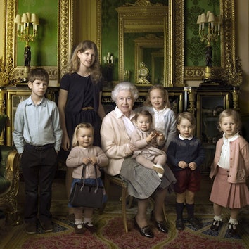 Королеве 90: фотосессия Елизаветы II с внуками и правнуками