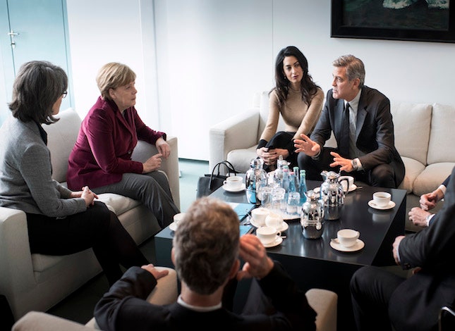 «Мы хотим помочь Германии» Джордж и Амаль Клуни встретились с Ангелой Меркель