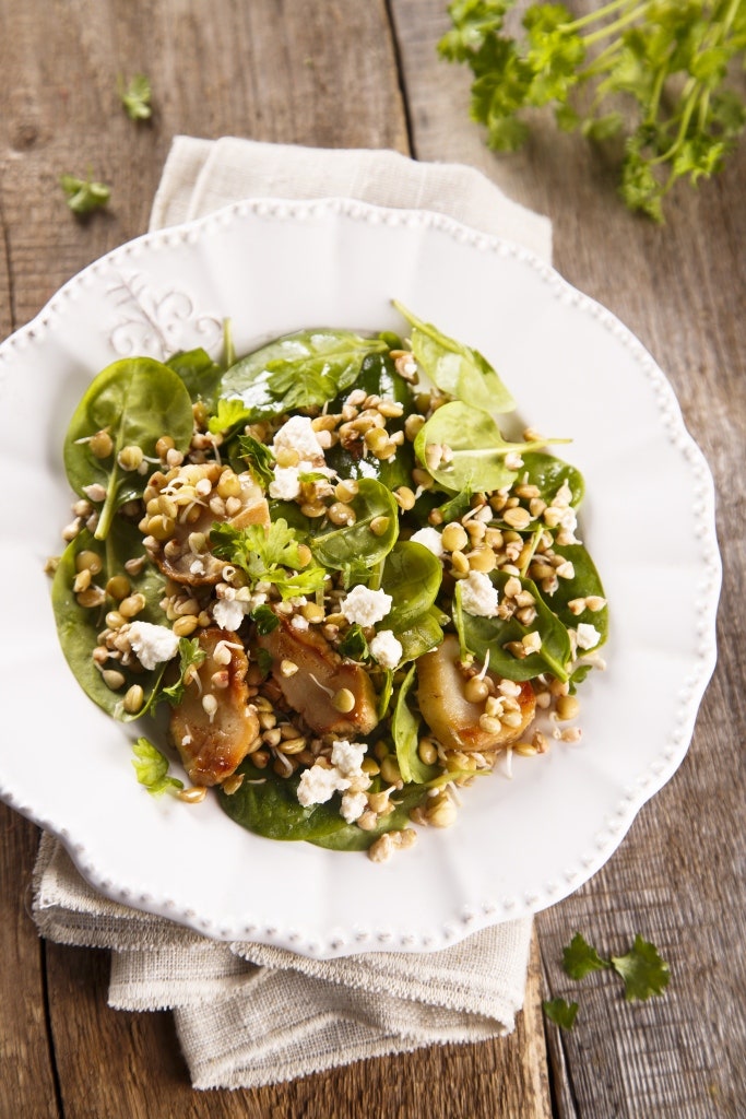 Рецепты весенних салатов с чечевицей и вяленой грушей печеным баклажаном и шпинатом | Allure