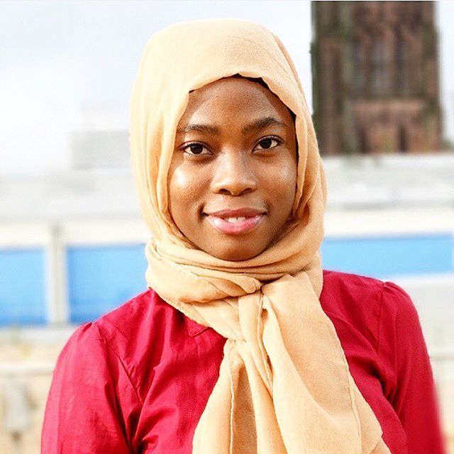Хиджарби девушка из Нигерии одела Барби в хиджаб