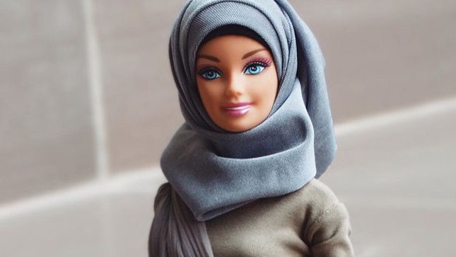 Хиджарби девушка из Нигерии одела Барби в хиджаб