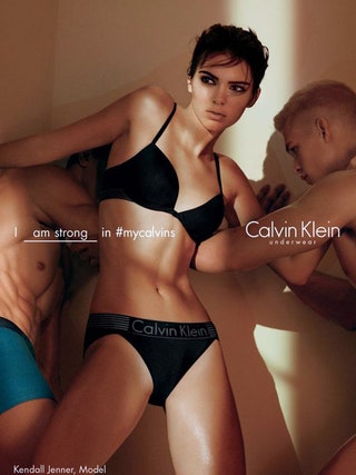 Кендалл Дженнер в рекламной кампании весенней коллекции Calvin Klein Underwear.