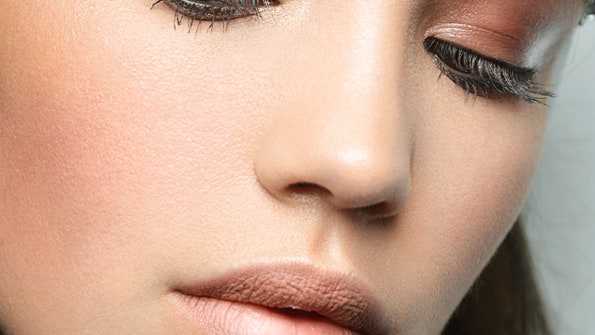 Бьютиприемы для макияжа бровей глаз маникюра и ухода за кистями | Allure