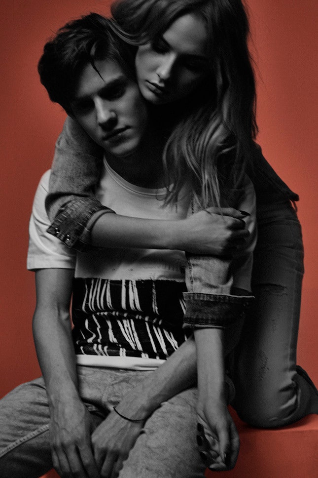 «Мы не помним нашу первую встречу» Павел Табаков и Мария Фомина в эксклюзивной съемке Calvin Klein Jeans