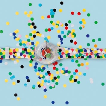 Аксессуар дня: часы Swatch с разноцветным конфетти Spot The Dot