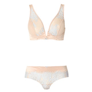 Бюстгальтер 2499 руб. и трусы 1399 руб. все Intimissimi.