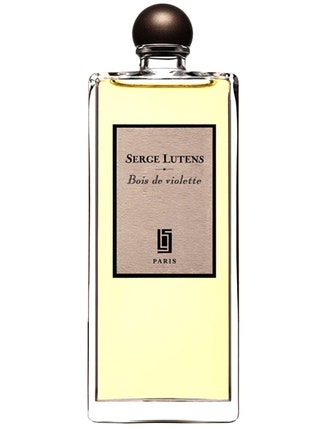 Serge Lutens парфюмерная вода Bois de Violette. Здесь есть не только запах самих цветов фиалки но аромат растертого...