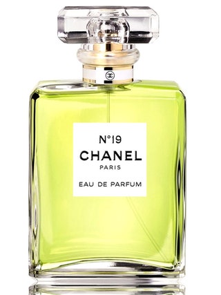 Chanel парфюмерная вода Chanel No 19. Нарцисс ирис мох и ландыши  практически 30 апреля.