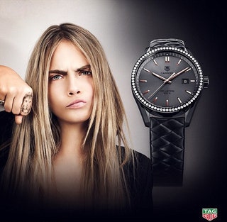 Кара Делевинь с часами Tag Heuer