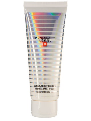 Мусс  M.A.C Lightful C MarineBright Formula Cleanser 1710 руб. При взаимодействии  с водой превращается в эмульсию...