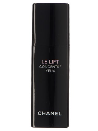 Подтягивающий концентрат  Chanel Le Lift Concentr Yeux 5983 руб. Невесомое средство быстро впитывается оставляя на коже...